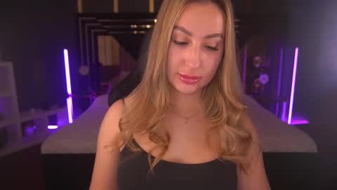 Snapshot of paolamola chatting on February 27, 12:56 pm Lia online show from February 27, 12:56 pm