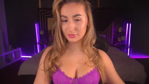Snapshot of paolamola chatting on February 22, 4:30 pm Lia online show from February 22, 4:30 pm