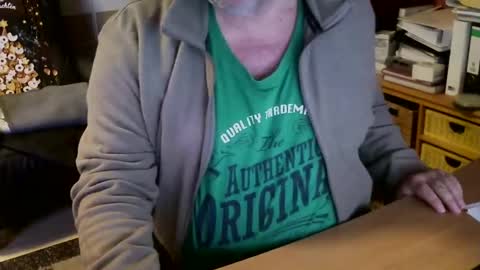 Snapshot of papa309348689 chatting on January 8, 11:32 am papa309348689 online show from January 8, 11:32 am