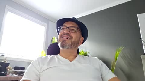 Papi online show from January 2, 2:35 pm