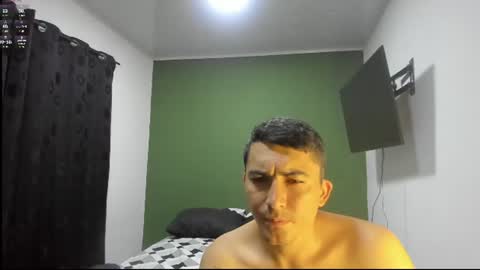 pareja_curiosa19 online show from June 30, 1:05 am