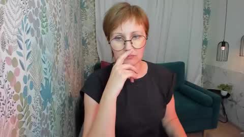 Snapshot of paris_cherry chatting on February 20, 7:19 pm Paris online show from February 20, 7:19 pm