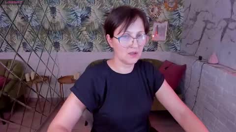 Snapshot of paris_cherry chatting on January 7, 2:42 am Paris online show from January 7, 2:42 am