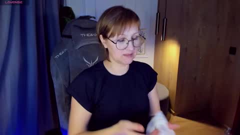 Snapshot of paris_cherry chatting on February 22, 1:35 pm Paris online show from February 22, 1:35 pm