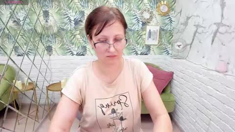 Snapshot of paris_cherry chatting on January 19, 11:21 pm Paris online show from January 19, 11:21 pm