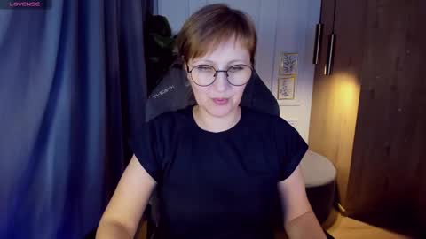 Snapshot of paris_cherry chatting on February 22, 7:47 pm Paris online show from February 22, 7:47 pm
