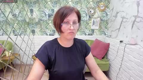 Snapshot of paris_cherry chatting on January 8, 11:30 pm Paris online show from January 8, 11:30 pm