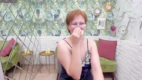 Snapshot of paris_cherry chatting on January 27, 11:43 pm Paris online show from January 27, 11:43 pm