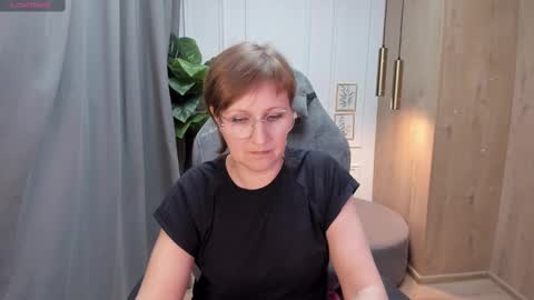 Snapshot of paris_cherry chatting on February 23, 4:46 pm Paris online show from February 23, 4:46 pm
