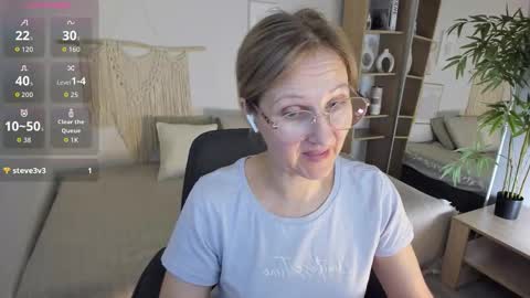 Snapshot of paris_cherry chatting on September 21, 7:51 pm Paris online show from September 21, 7:51 pm