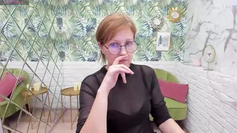 Snapshot of paris_cherry chatting on March 10, 3:01 am Paris online show from March 10, 3:01 am