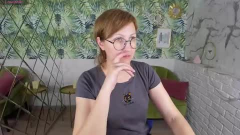 Snapshot of paris_cherry chatting on March 8, 8:03 pm Paris online show from March 8, 8:03 pm