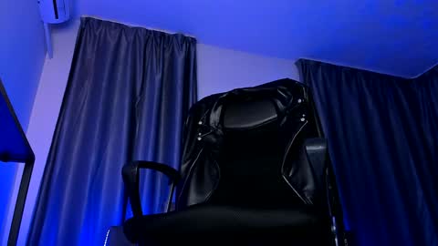 Paris online show from February 7, 9:37 pm