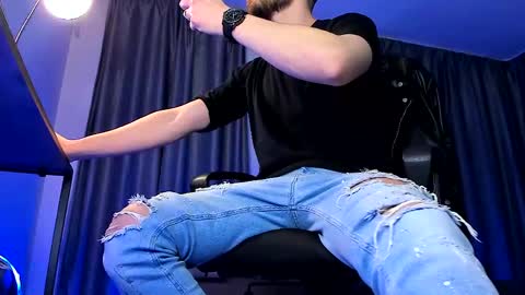 Paris online show from March 31, 7:36 pm