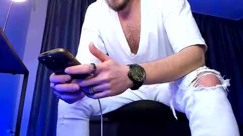 Paris online show from February 8, 10:24 pm