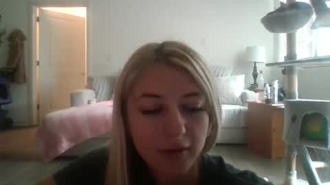 parisbaby2000 online show from September 30, 1:43 pm