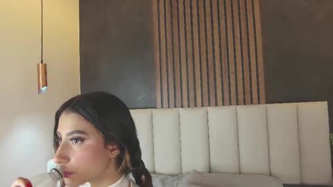 PARIS online show from February 21, 10:59 pm