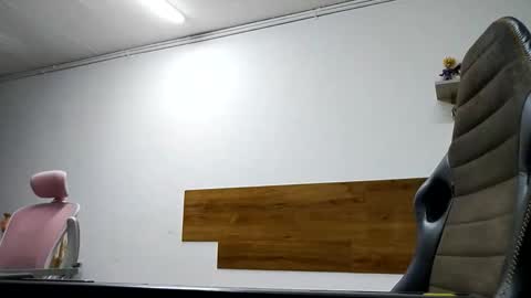 pato_lavida_ online show from April 18, 9:26 pm