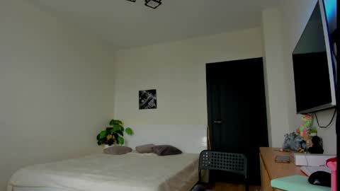 patricia_bloom online show from April 4, 4:30 am