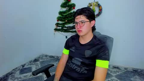 Snapshot of patrik027 chatting on December 2, 9:01 pm .... online show from December 2, 9:01 pm