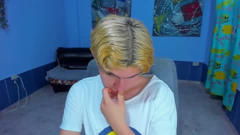 Snapshot of patrik027 chatting on September 11, 7:53 am .... online show from September 11, 7:53 am