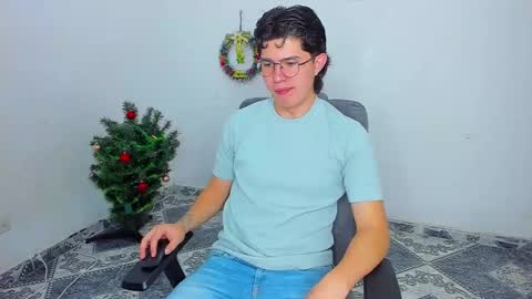 Snapshot of patrik027 chatting on December 23, 1:13 pm .... online show from December 23, 1:13 pm