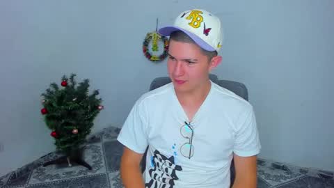 Snapshot of patrik027 chatting on January 7, 2:51 pm .... online show from January 7, 2:51 pm