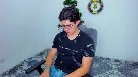 Snapshot of patrik027 chatting on December 4, 9:51 pm .... online show from December 4, 9:51 pm