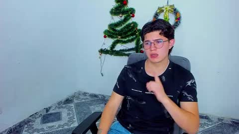 Snapshot of patrik027 chatting on December 5, 12:58 am .... online show from December 5, 12:58 am
