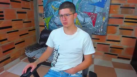 Snapshot of patrik027 chatting on March 4, 12:33 pm .... online show from March 4, 12:33 pm