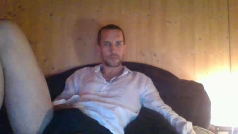 Snapshot of paueriwan chatting on March 12, 12:09 am paueriwan online show from March 12, 12:09 am