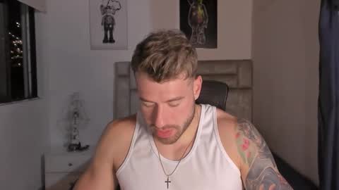 PAUL ROGER online show from November 18, 8:50 am