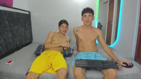 paul_tony13 online show from May 18, 12:42 am