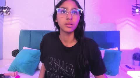 Pau  online show from November 12, 1:46 pm