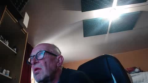 pc8474408 online show from April 18, 9:11 am