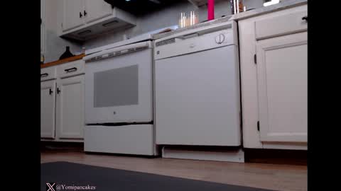 peachypeachgirl online show from January 16, 4:38 am