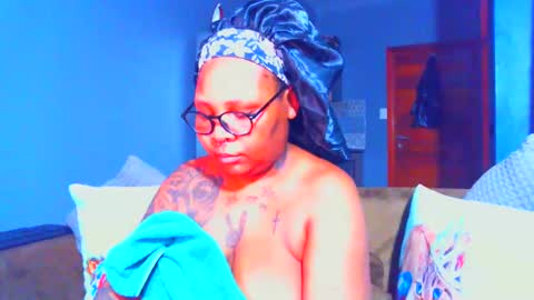 Snapshot of pearlblu38 chatting on March 10, 7:18 pm Pearl online show from March 10, 7:18 pm