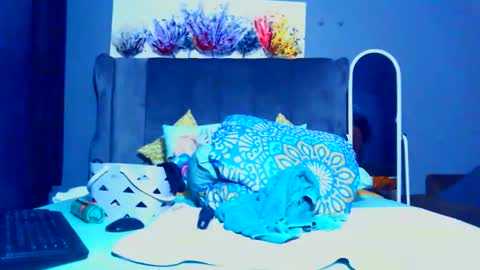 Snapshot of pearlblu38 chatting on September 18, 8:02 pm Pearl online show from September 18, 8:02 pm