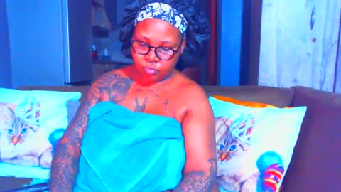 Snapshot of pearlblu38 chatting on March 6, 11:53 pm Pearl online show from March 6, 11:53 pm