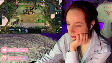 Snapshot of pearlprincess_ chatting on January 25, 10:18 pm Adelina online show from January 25, 10:18 pm