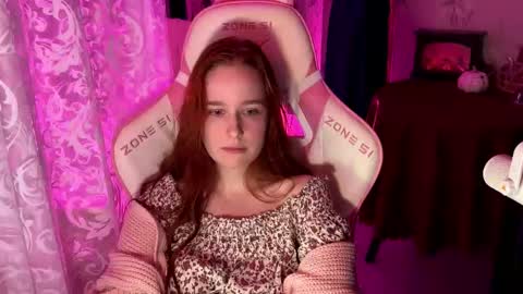 Snapshot of pearlprincess_ chatting on October 13, 7:05 pm Adelina online show from October 13, 7:05 pm