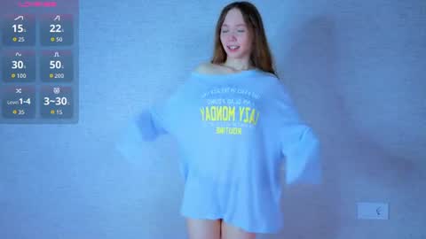 pearly_peach_ online show from June 26, 12:16 am