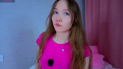 pearly_peach_ online show from May 30, 6:17 pm
