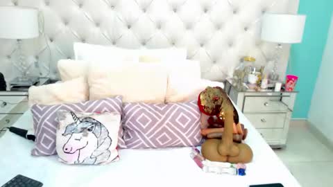 Penelope Laurent online show from February 22, 1:25 pm