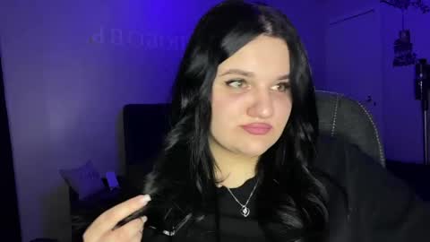 penny_perry online show from April 18, 7:07 pm