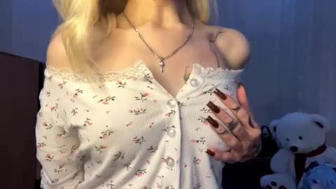 Margot online show from November 20, 2:25 pm