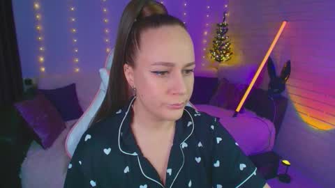 Dia  online show from December 15, 7:48 am