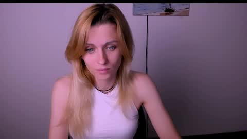 Mia online show from November 20, 6:16 pm