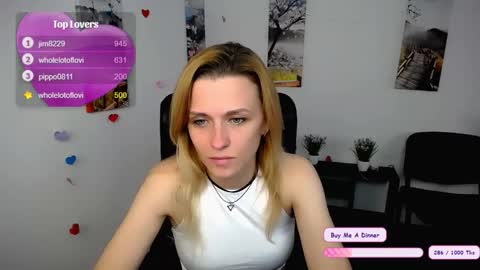 Mia online show from November 12, 7:54 am