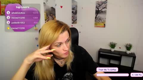 Mia online show from October 16, 10:37 am